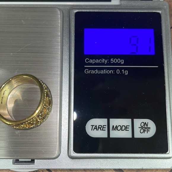 Beautiful Gold Band Ring - Picture 12 of 12